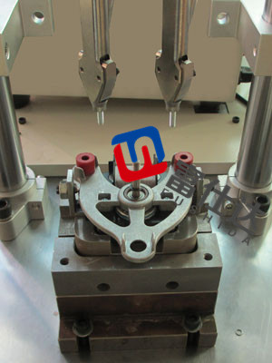 電機自動鎖螺絲機 電機自動鎖螺絲機